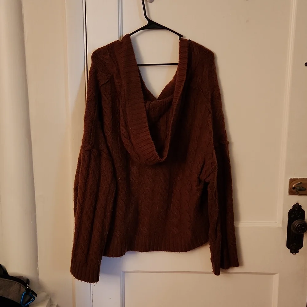 AE High Low Cropped Sweater!! - Picture 2 of 4